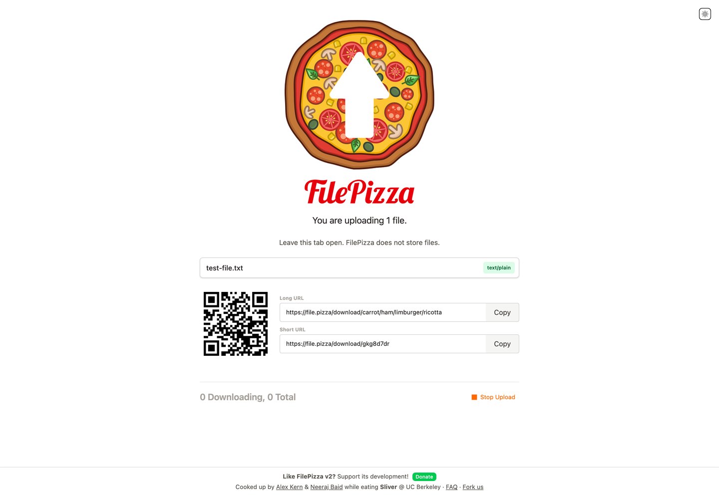 FilePizza после нажатия Start: выбран файл test-file.txt, длинная и короткая ссылка для получателя и QR-код