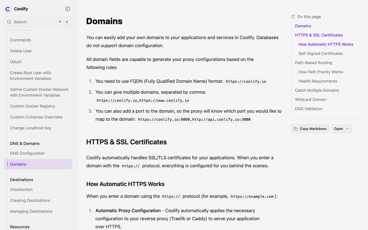 Официальная страница документации Coolify про домены и автоматический HTTPS через Let's Encrypt