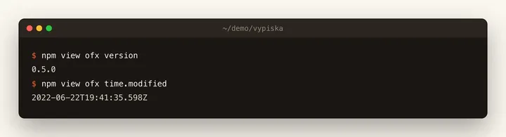 Терминал: команда npm view показывает версию пакета ofx 0.5.0 и дату обновления 2022 год