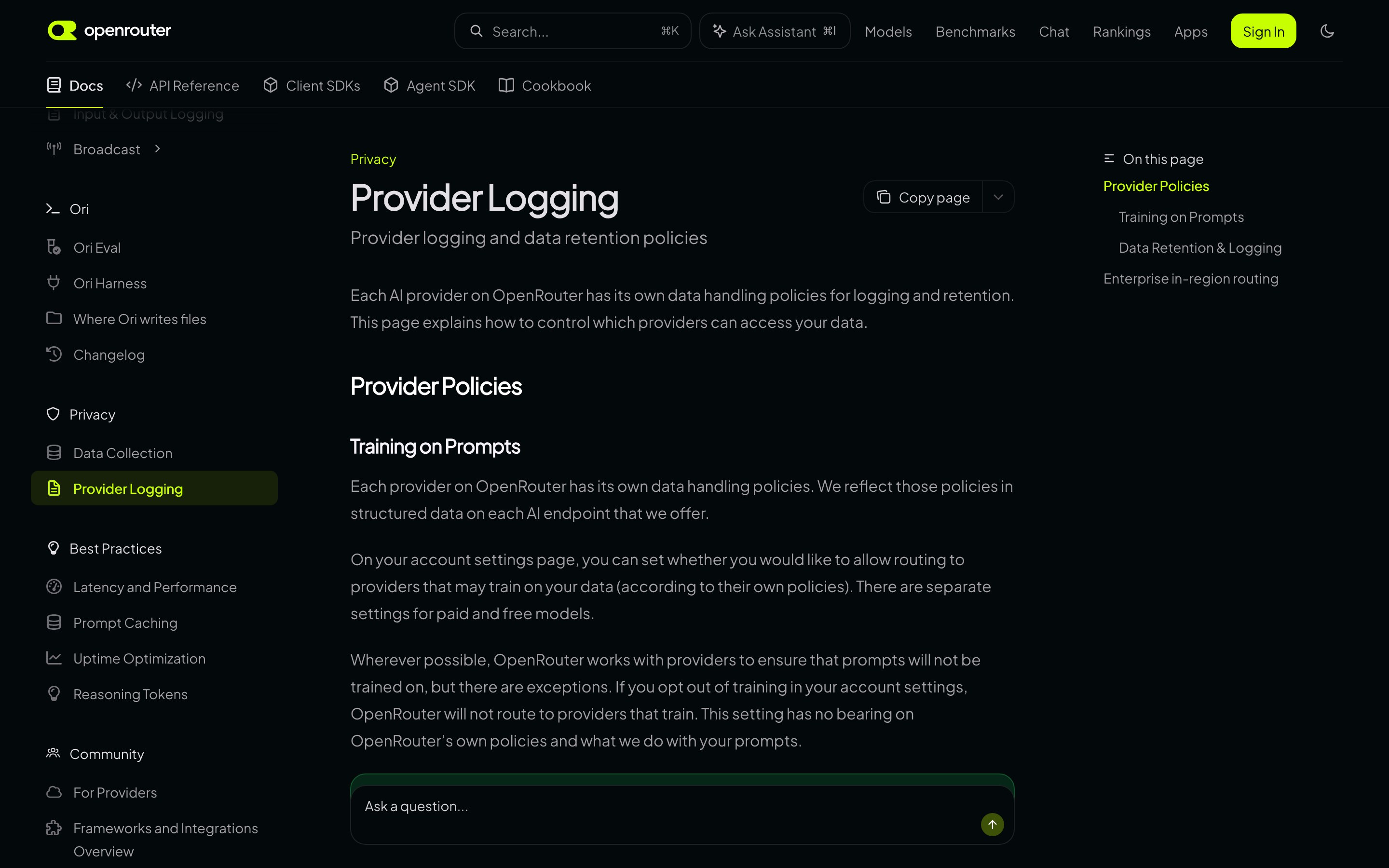 Документация OpenRouter про логирование провайдеров и настройки для бесплатных моделей